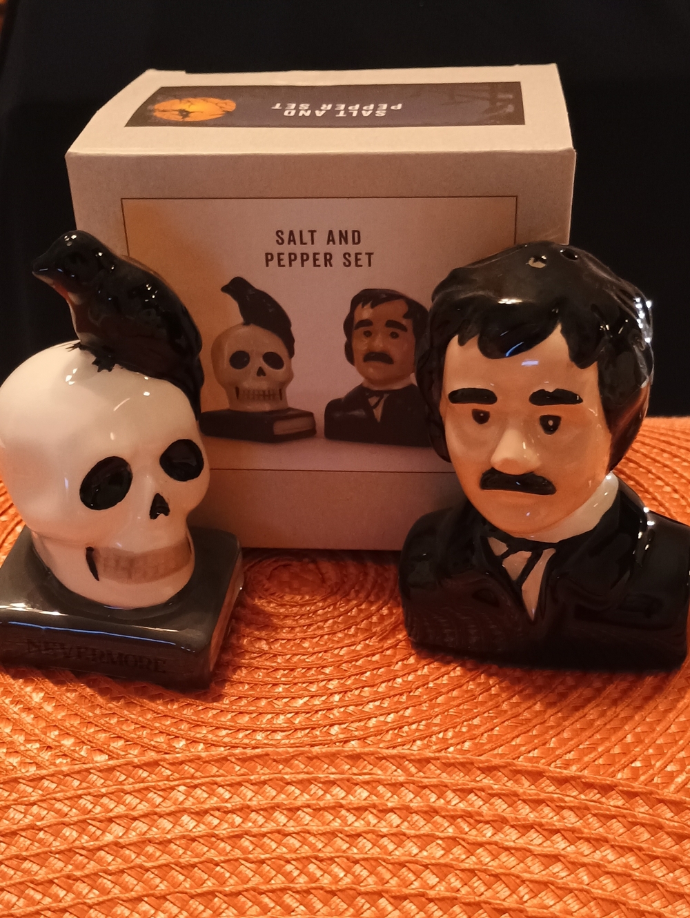 NWT Cracker Barrel Edgar Allan Poe & Raven Skull Salt & Pepper Shaker Set